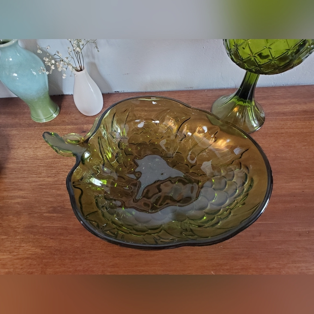 Vintage Indiana Glass Grape Shaped Serving Bowl - Picture 8 of 9